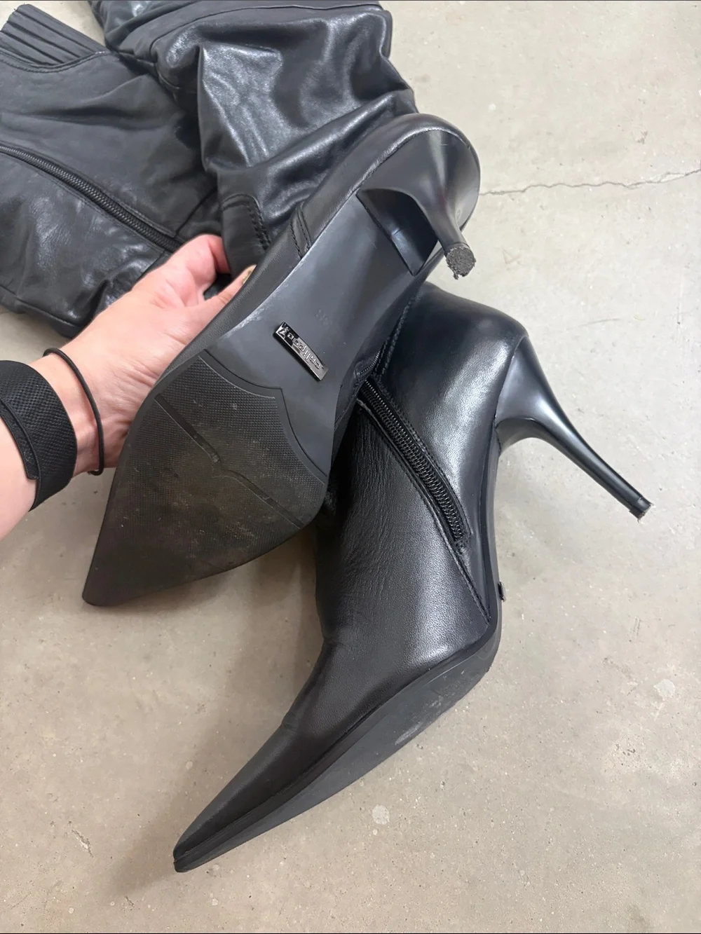 Black Pointed-Toe Stiletto Knee-High Boots